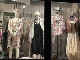 Jaro pomalu klepe na dveře a sluníčko nám dnes krásně rozzářilo i výlohu v La Dida Fashion. Přijďte se potěšit novými...