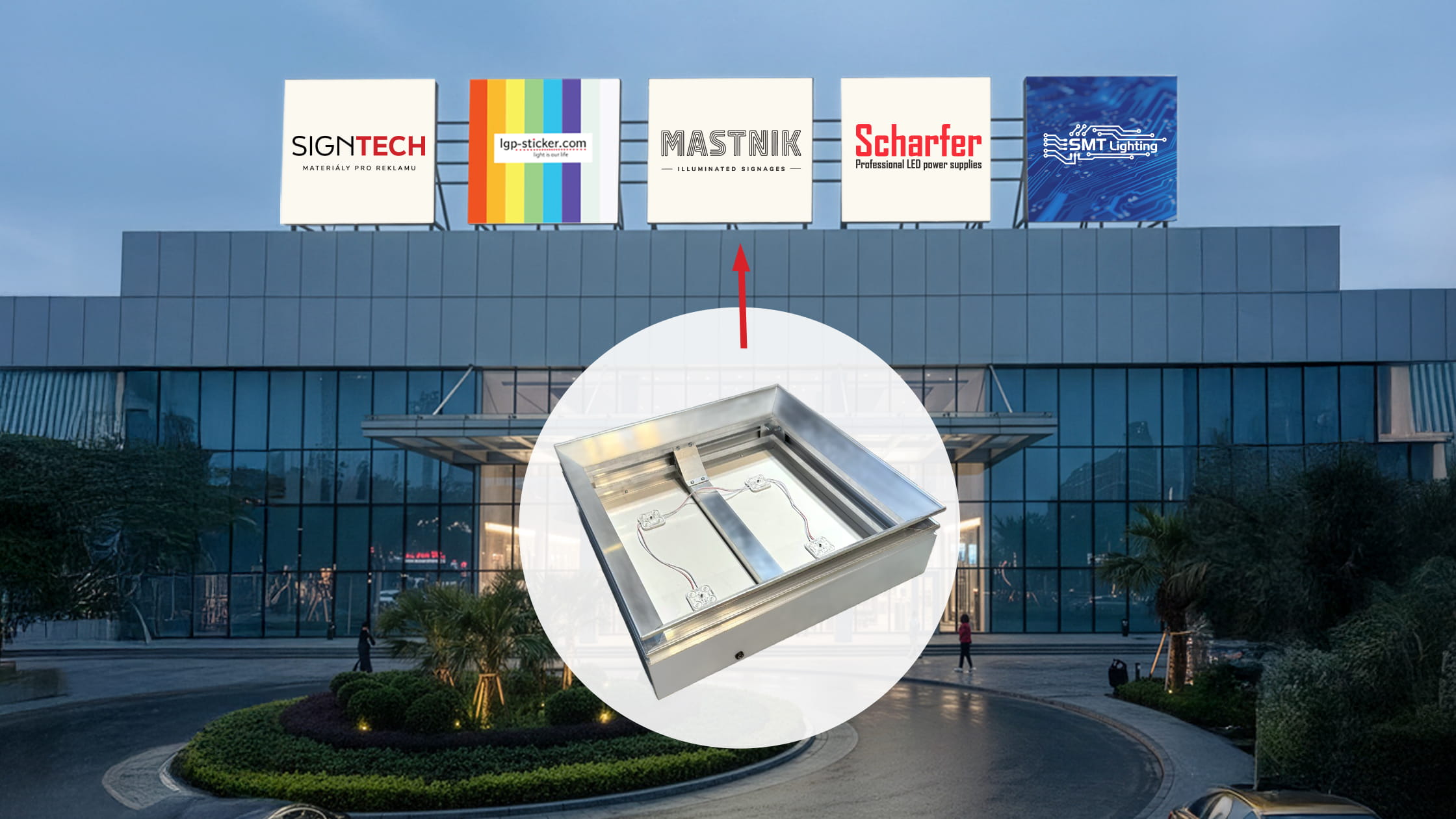 svetelne-boxy-exterier-obchodni-centrum-2240x1260