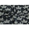 Teplákovina s motívom listov v čiernej farbe, stočená