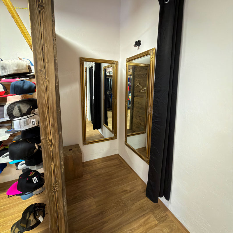 Kabinka a regály – Šiklo