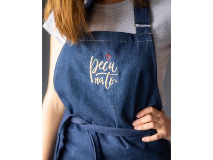 zastera-na-vareni-s-detailem-vysivky-pecu-na-to