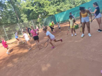 Veľké tenisové umenie obohatené tancom a cyklistikou