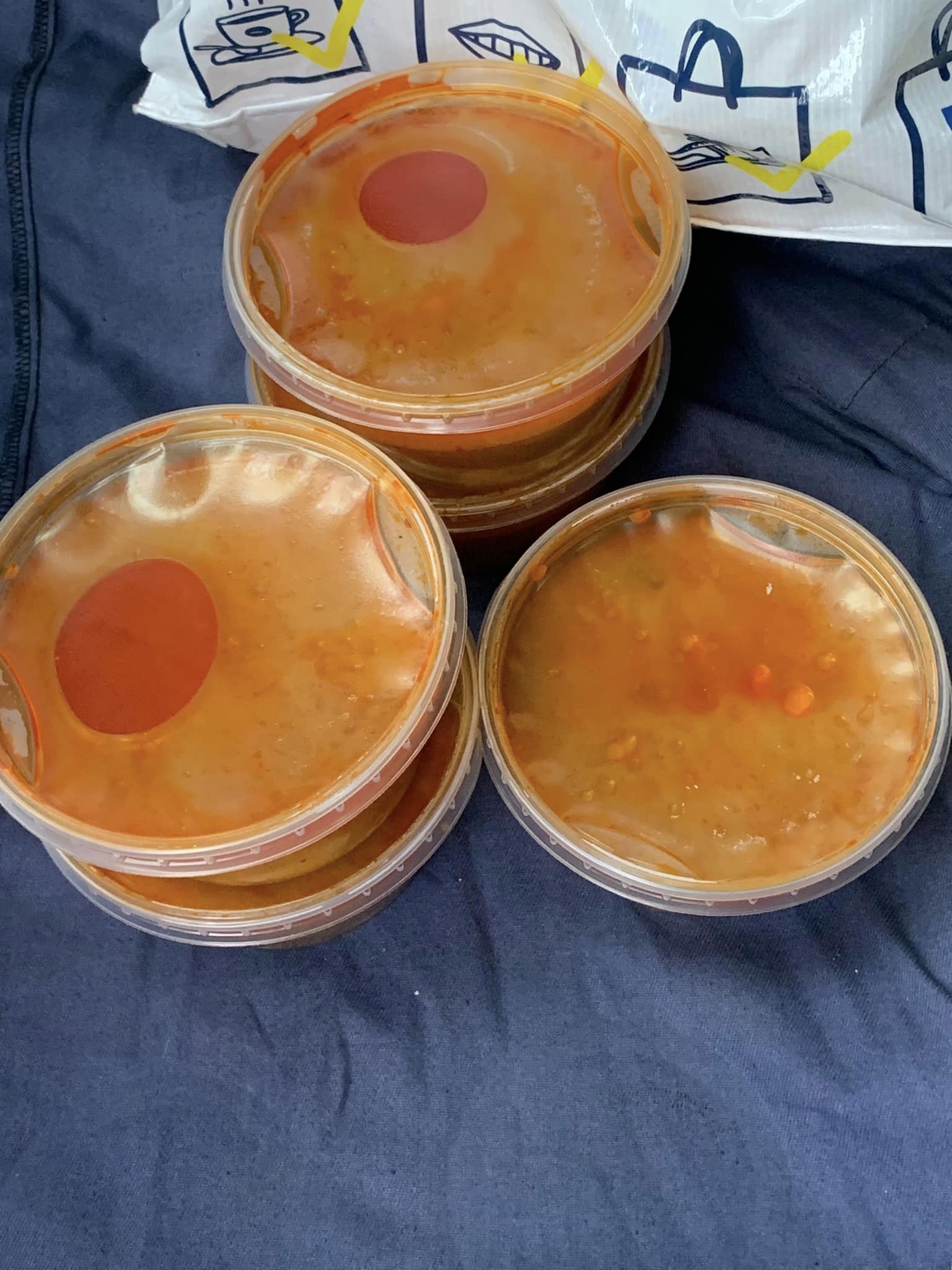 Mikuláš a rozdávanie polievky ľuďom bez domova