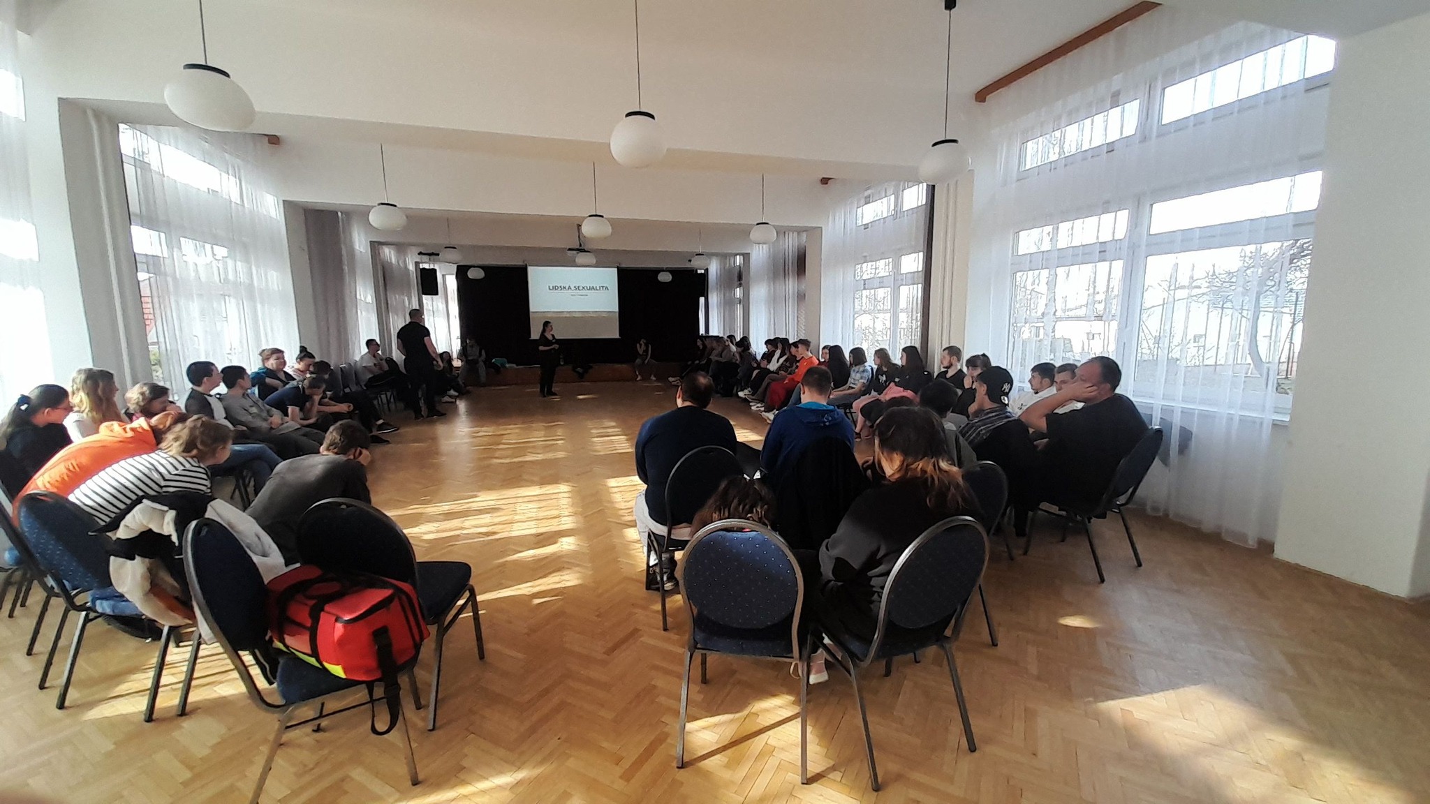 Mládežnícka výmena "Tvoř lásku, ne válku"