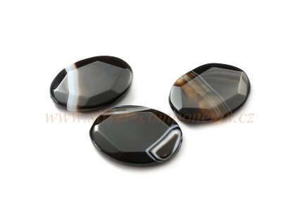 Sardonyx ovál 40x30mm fasetovaný