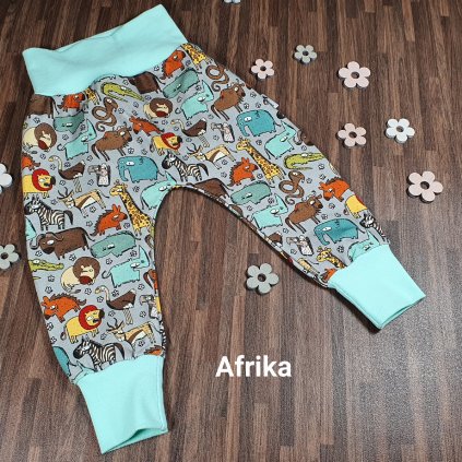 Chlapecké tepláčky, velikost 92