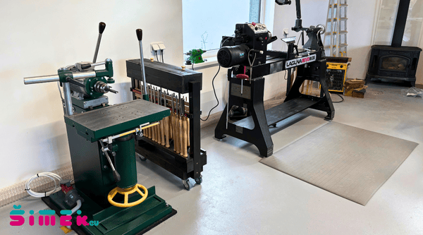 Uvedenie drevoobrábacích strojov do prevádzky u zákazníka v Lenešiciach.