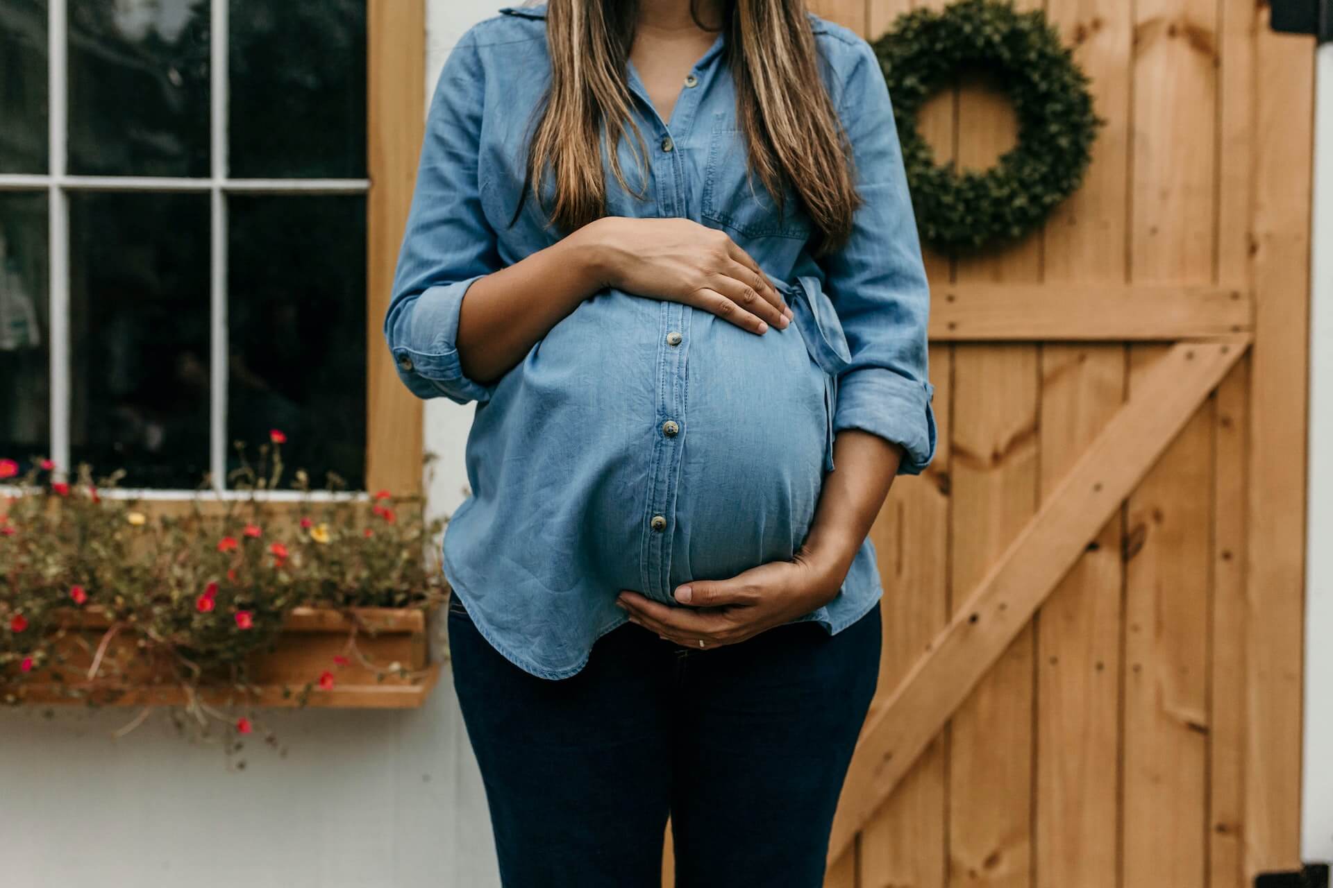 Tehotenská móda: Praktické tipy a inšpirácie na obliekanie, ktoré by mala poznať každá tehotná žena