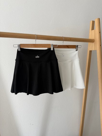 Športovo elegantná mini sukňa Alo