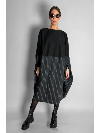 Volné  šaty s oválným střihem Black | White