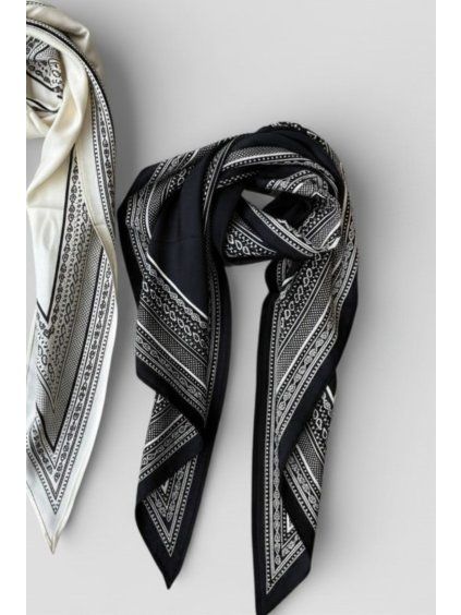 Trojúhelníkový šátek se vzorem Black