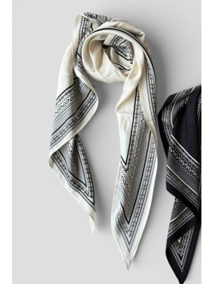 Trojúhelníkový šátek se vzorem Cream