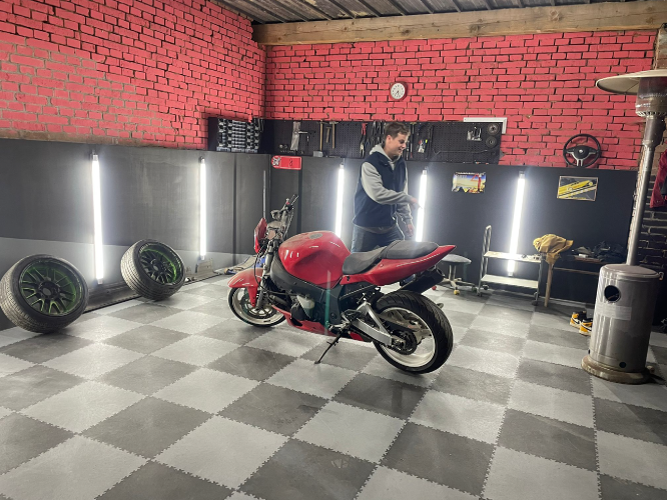 Auto-Motodílna Pateřín v moderních barvách