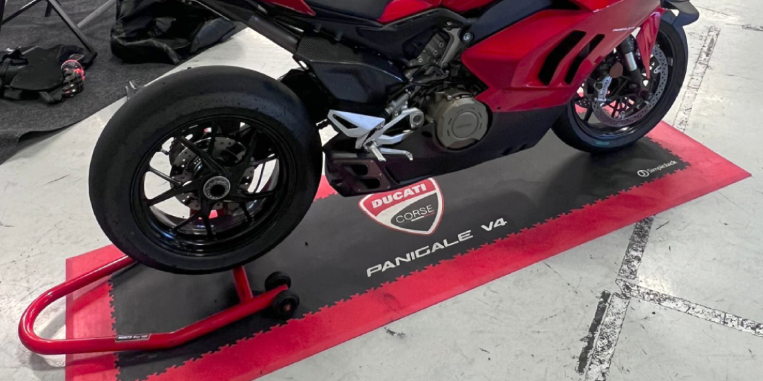 Ducati podlaha pod okruhový speciál