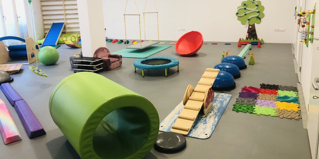 SENZOcentrum: bezpečná vinylová podlaha pro pohybové a terapeutické programy dětí