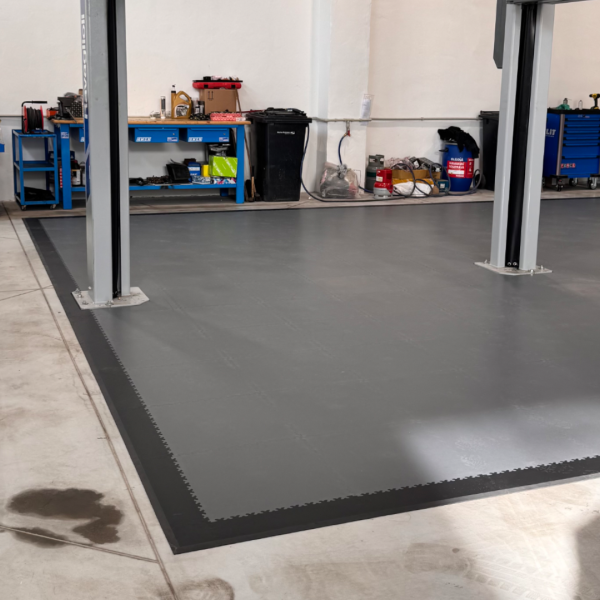Realizace vinylových platforem SimpleJack Triton v autoservisu AutoESA Ostrava – snímek 2