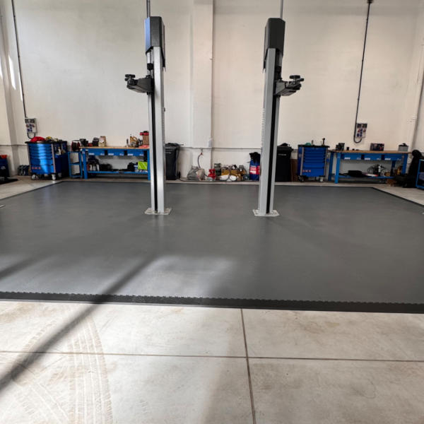 Realizace vinylových platforem SimpleJack Triton v autoservisu AutoESA Ostrava – snímek 6
