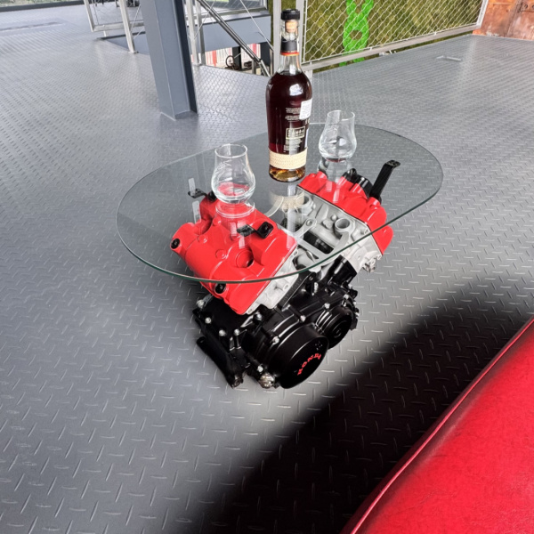 Podlaha SimpleJack Triton Crystal v showroomu Motoscoot Opava – snímek 12