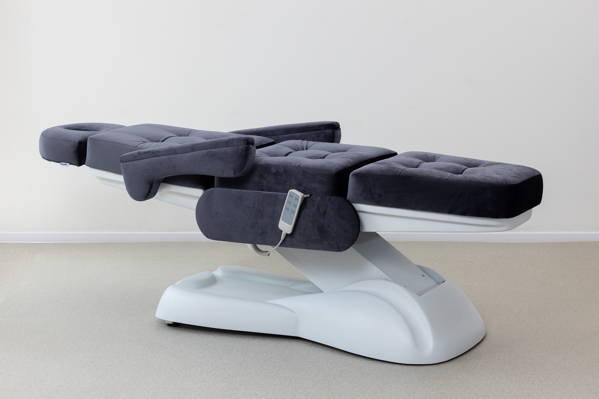 Three-motor adjustment of SIMPLY Lash Style electric cosmetic bed By LUXE