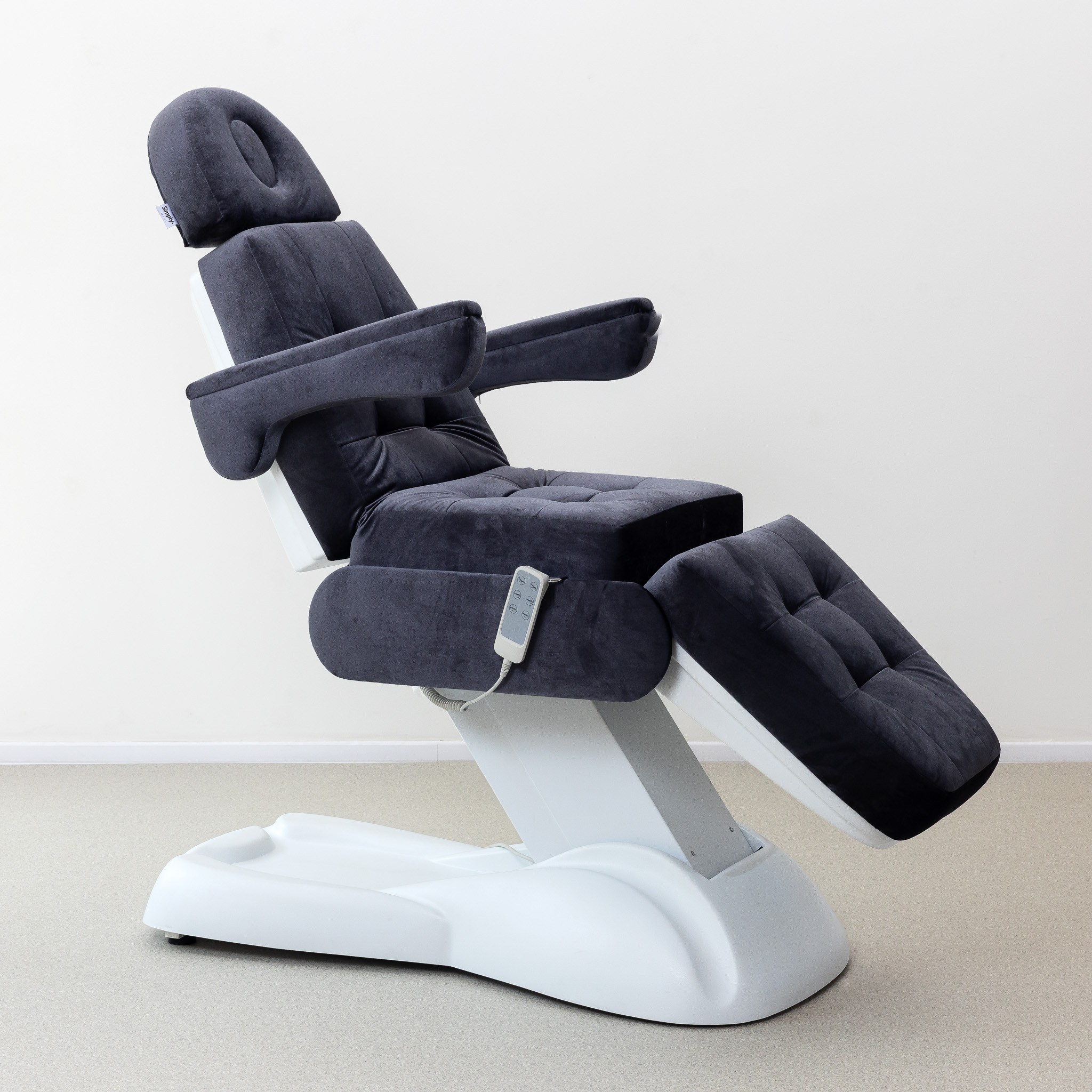 Height adjustment of SIMPLY Lash Style electric cosmetic bed By LUXE