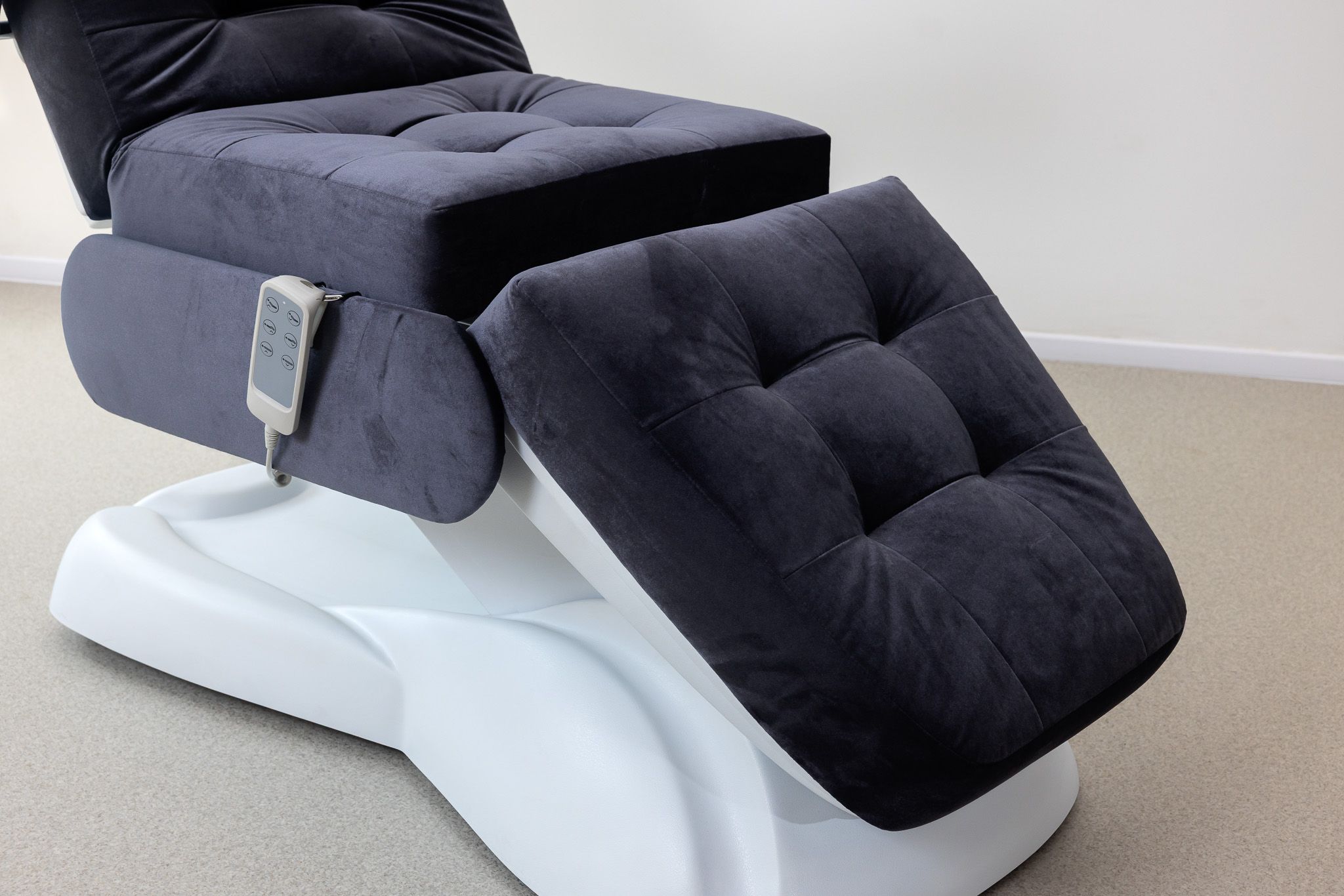 Winnie-style stitching and quality workmanship of SIMPLY Lash Style electric cosmetic bed By LUXE