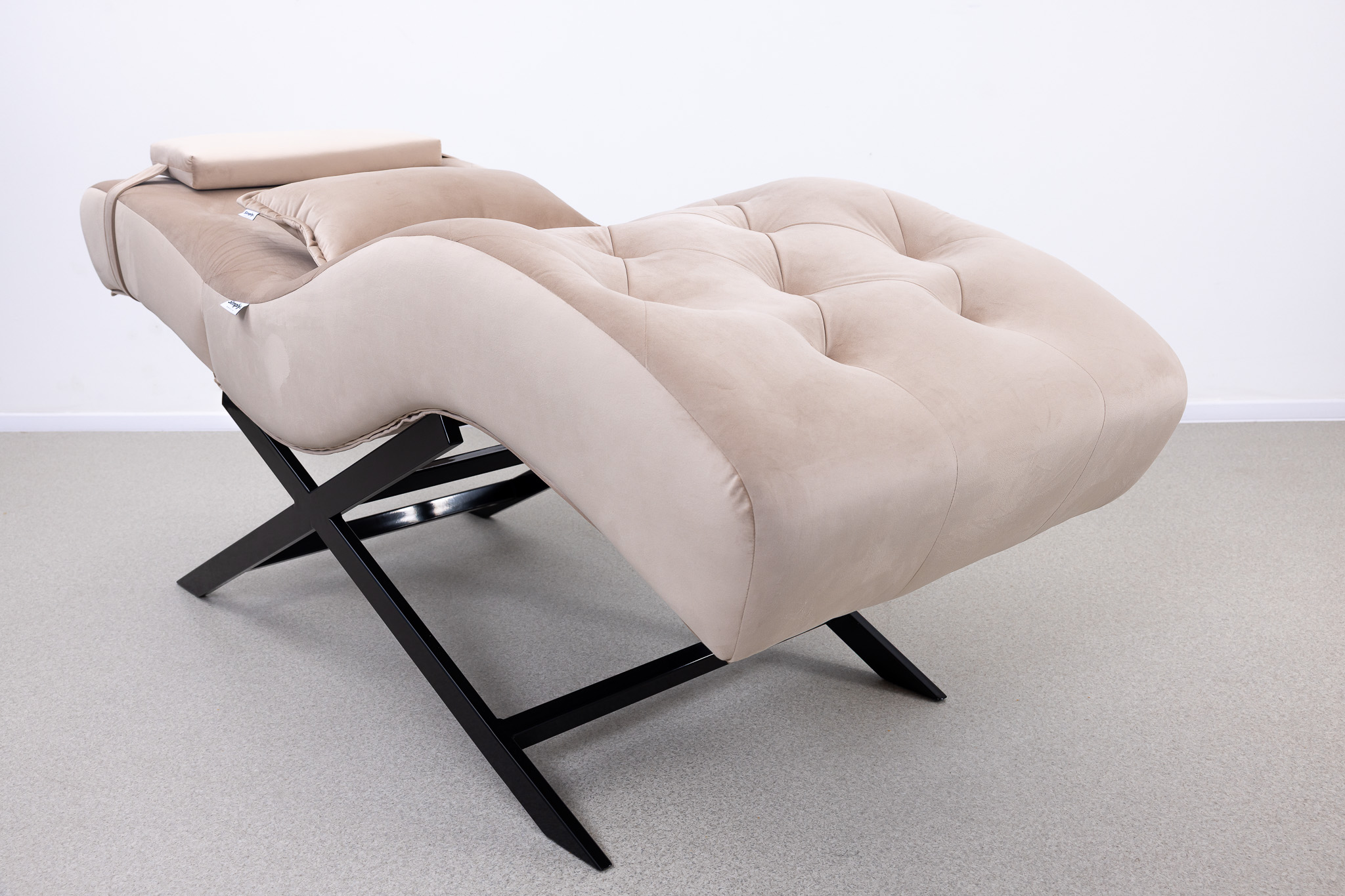COMFY stitching detail on SIMPLY Lash Style cosmetic recliner