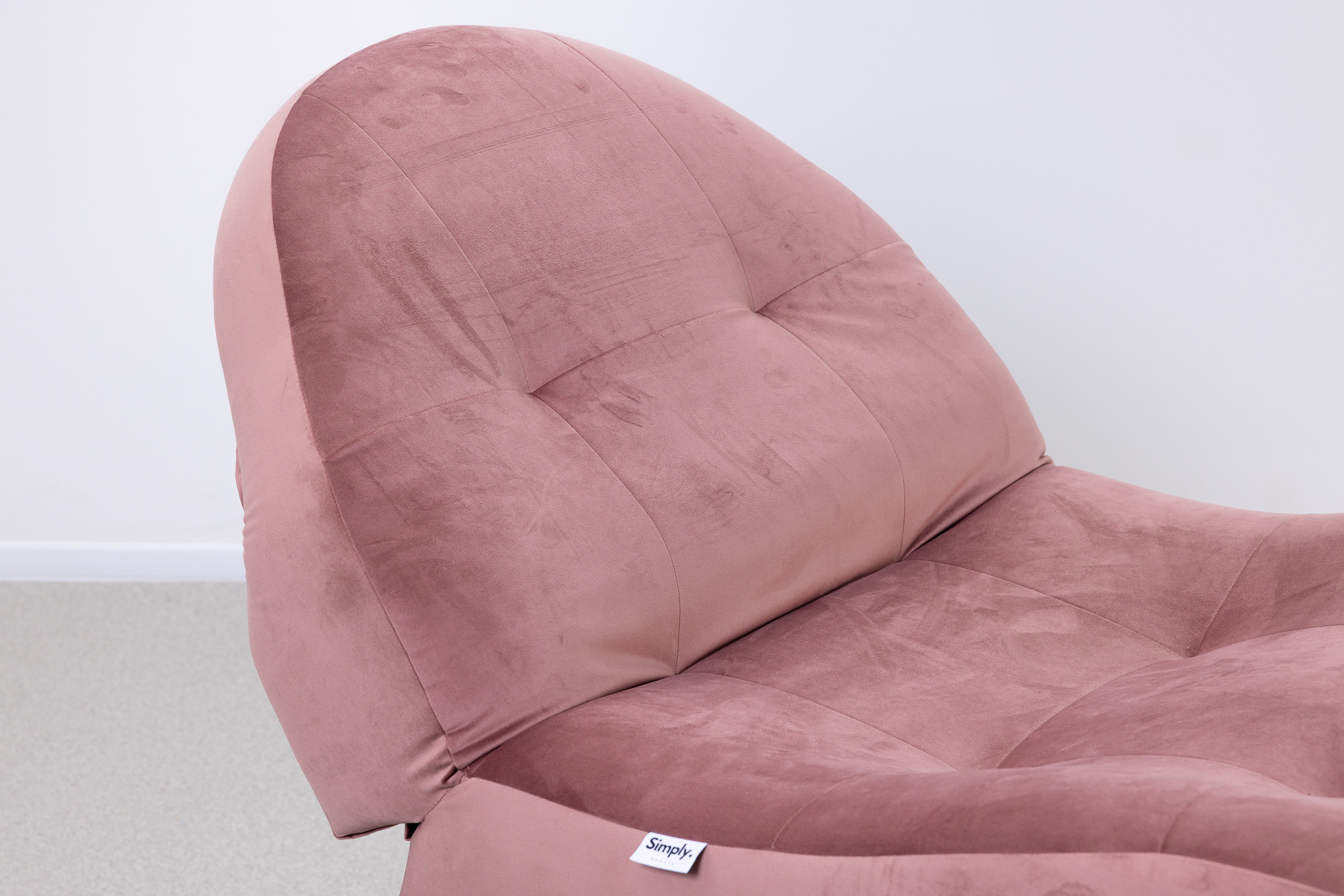 Rounded head area of SIMPLY Lash Style recliner PMU