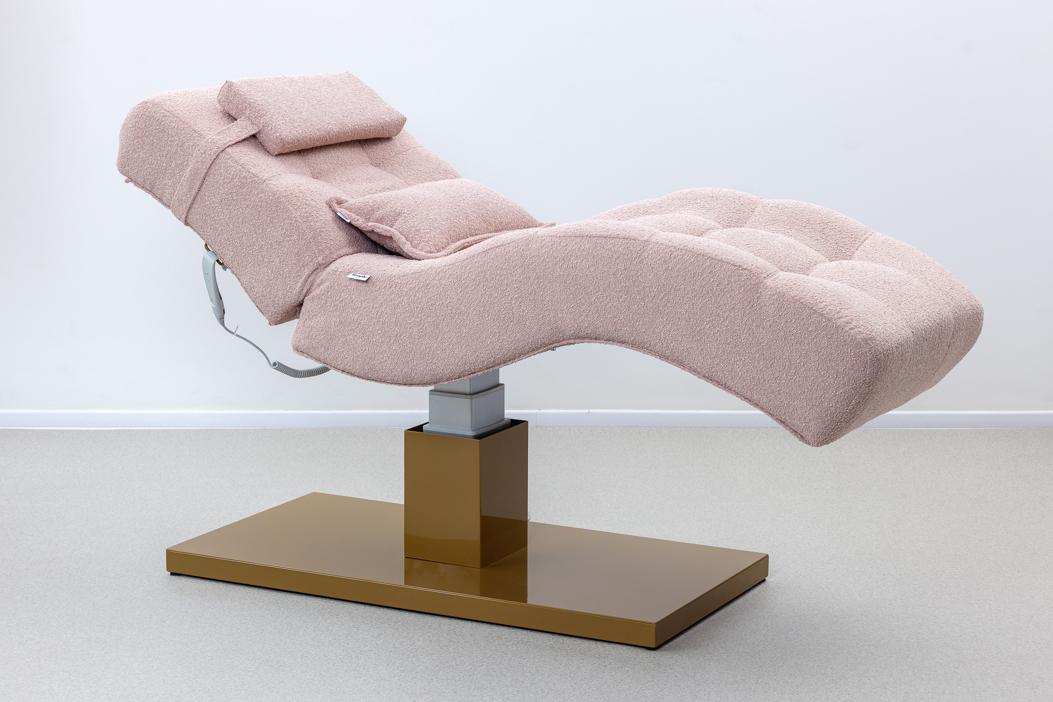 Electric height adjustment with LINAK motor on SIMPLY Lash Style ELEMENT recliner