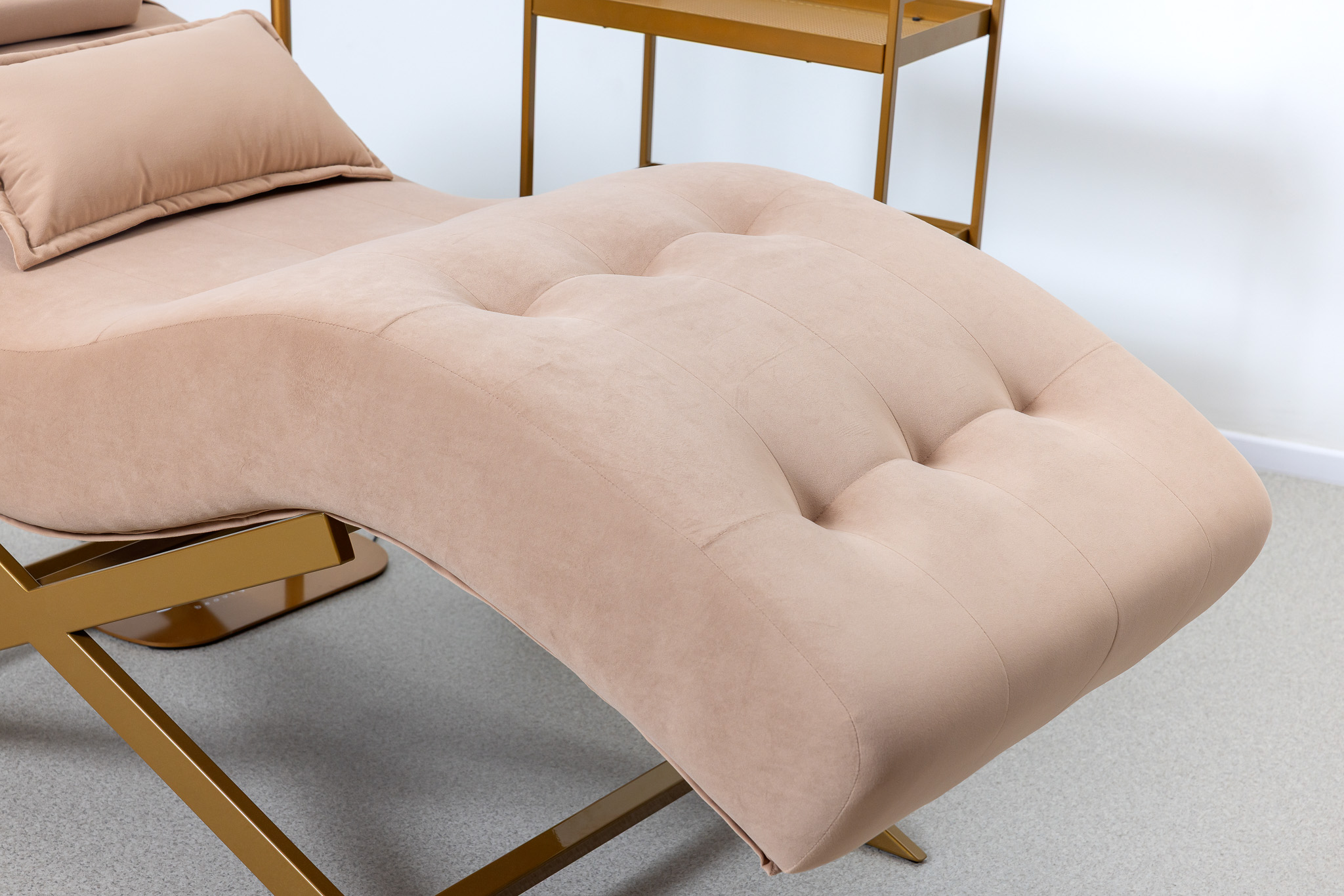 Stitching detail on SIMPLY Lash Style recliner SIMPLICITY