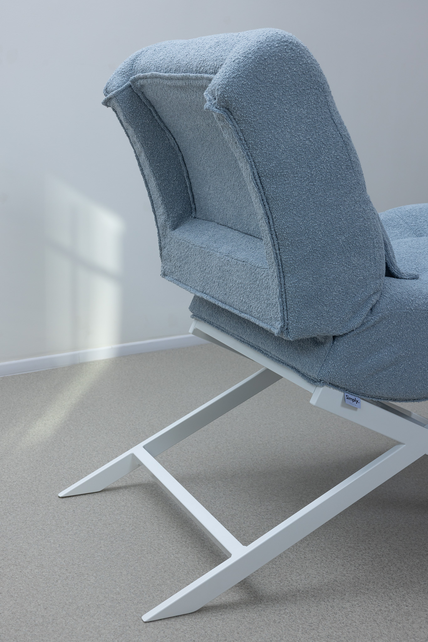 Leg cut-out detail on SIMPLY WINNIE recliner