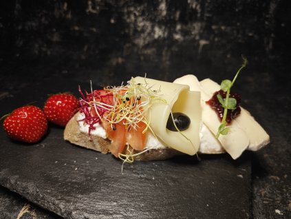 FARMÁŘSKÝ CHLEBÍK SÝROVÝ