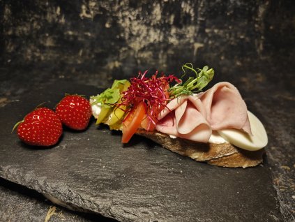 FARMÁŘSKÝ CHLEBÍK S VEPŘOVOU ŠUNKOU