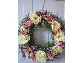 Celoroční věnec romantický 55-60cm