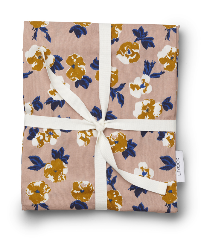 Carmen_bedding_flower_bomb