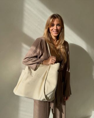 Ke všemu, na cokoliv a do každého ročního období 😊.. Naše #simplyself TOTE BAG 🤍..