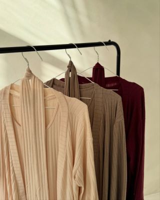 Naše domácí komplety jste vzaly útokem a my se vůbec nedivíme 🫶🏻.. Momentálně máme na skladě už jen ty v máslové barvě 🤍.