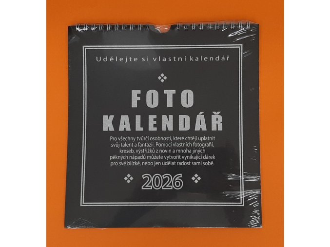 kalendář 2026 černý