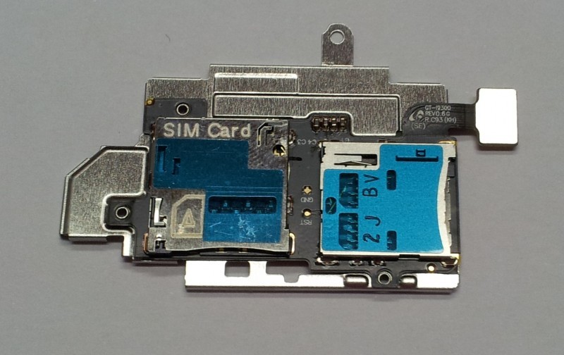 Samsung Galaxy S3 i9300 slot SIM karty a SD karty