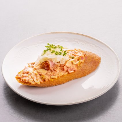 Gluten-free open sandwich with meat
