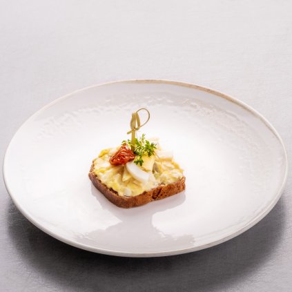Gluten-free canapé with eggs