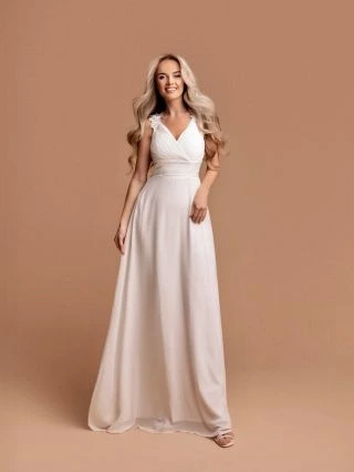 ✨ Šaty, ve kterých se budete cítit jako bohyně.Lehké, elegantní a neuvěřitelně ženské. Střih, který krásně zvýrazní...