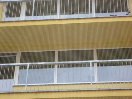Sítě na balkón, lodžii proti holubům 2m x 2,72 m komplet včetně kotvení