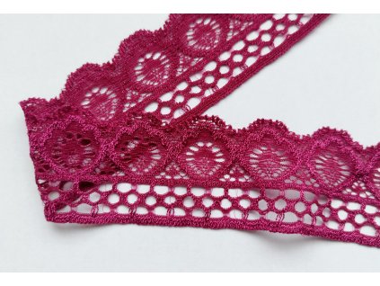 Vínová krajka s jemným dekorem
