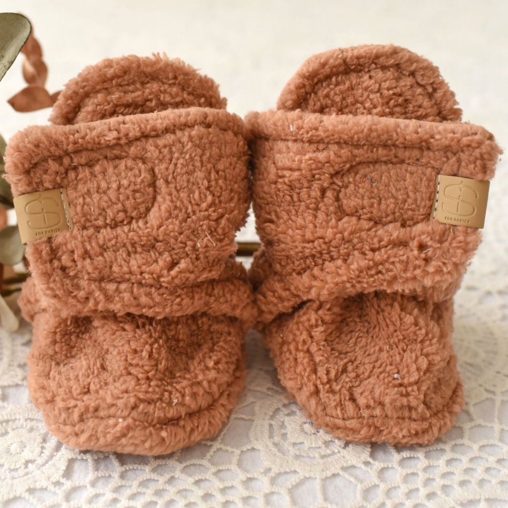 Novorozenecké ručně šité capáčky hnědý beránek