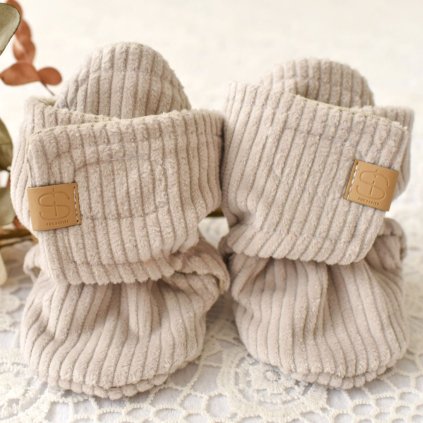 Novorozenecké ručně šité capáčky béžový manšestr