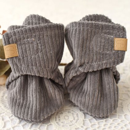 Novorozenecké ručně šité capáčky šedý manšestr