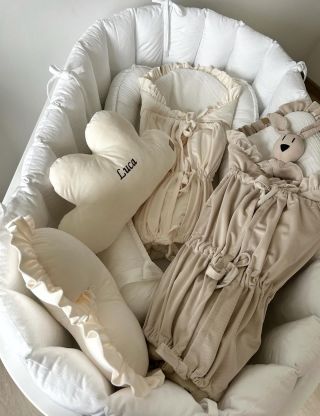 Takový radosti jsme tento týden posílali do světa🥹 Mantinel harmonika na míru do postýlky, šněrovací zavinovačky,...