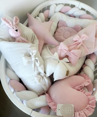 Len, bavlna a mušelín? Absolutní nutnost pro ty, co čekáte mimi do teplejších dní☀️. 100% přírodní savé materiály, krásně...