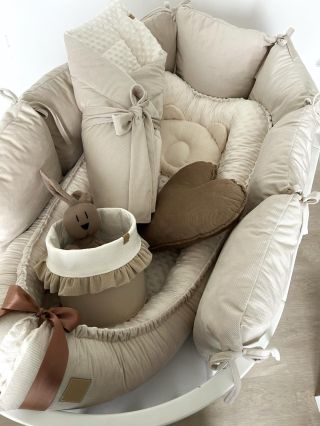 Polštářkový mantinel vám ušijeme do každé postýlky - oválné i hranaté. Běžně šijeme tvarově čtvercové a obdelníkové,...