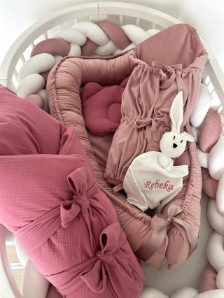 Do puntíku sladěná výbavička pro malou princeznu 💓 Část se setu najdete skladem na e-shopu: Péřová zavinovačka malinový...